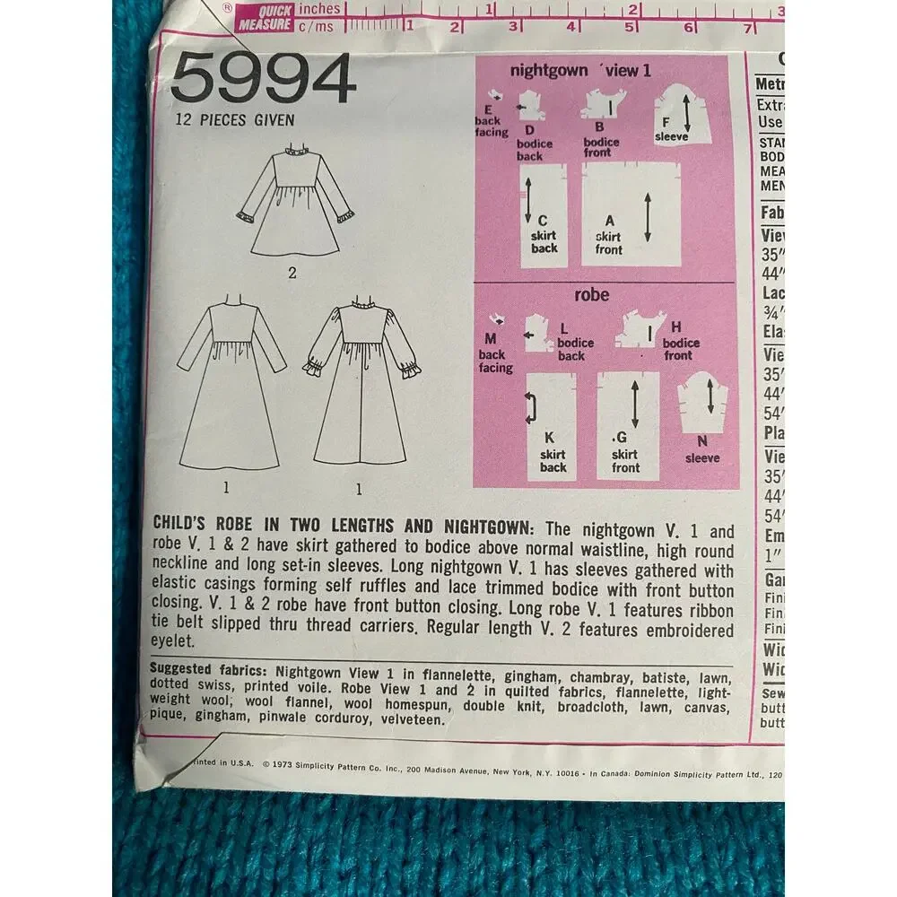 Simplicity 5994 Sewing pattern girls robe pattern 2 lengths 1970s size 3